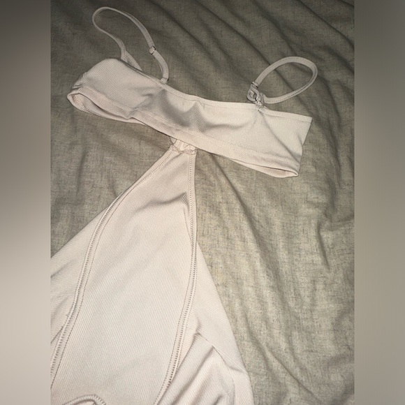 Princess Polly CutOut nude dress - Picture 2 of 3